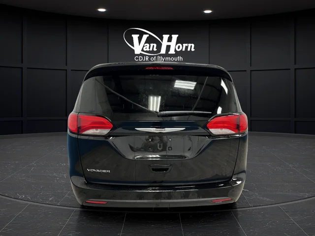 New 2026 Diamond Black Crystal Pearl-Coat Exterior Paint Chrysler LX image 5