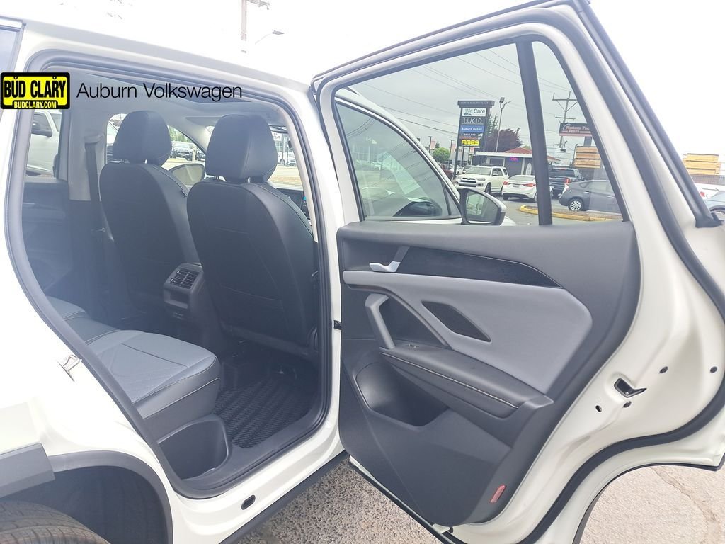 New 2026 White/off-white Volkswagen 2.0T SE image 21