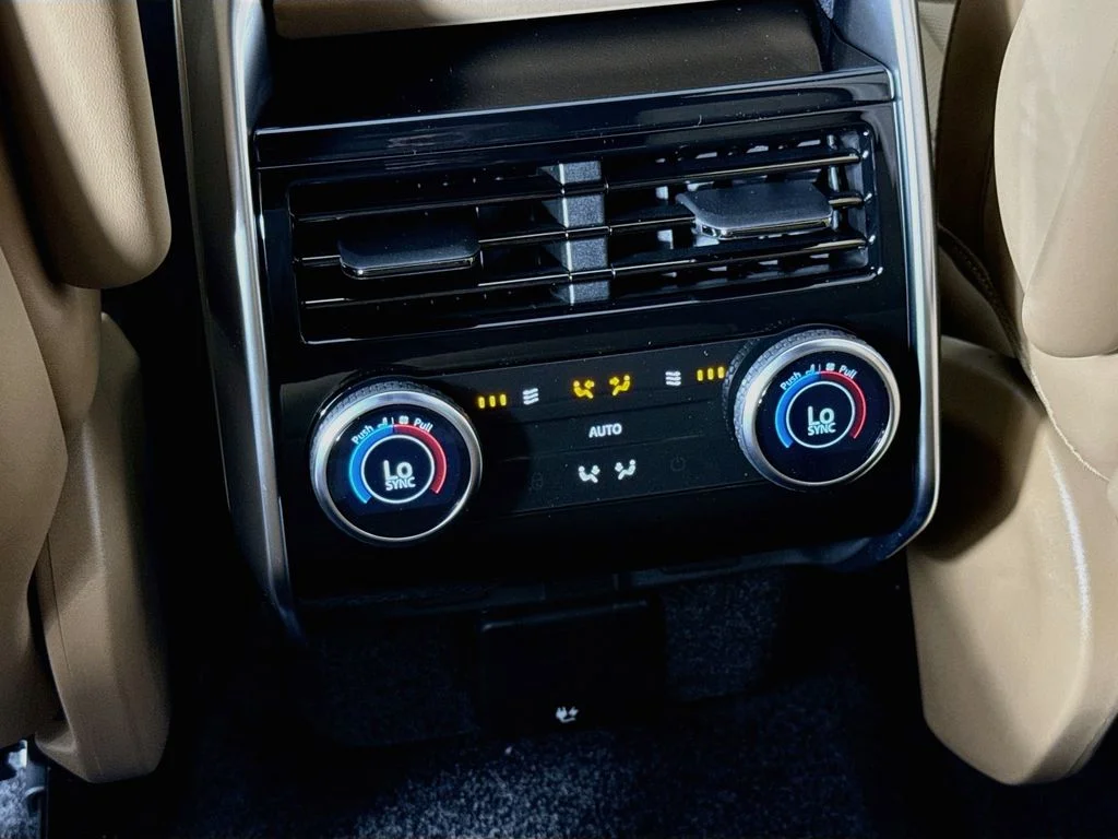 New 2026 Tourmaline Brown in Satin finish Land Rover SE image 27