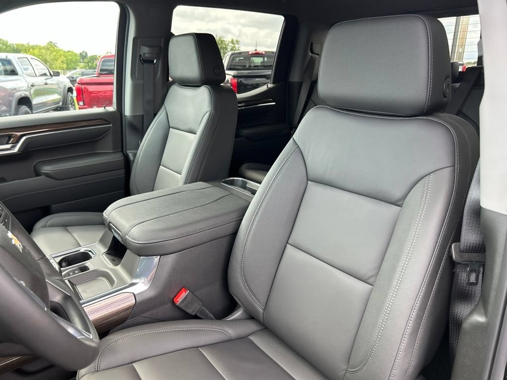 New 2026 Black Chevrolet LT image 18