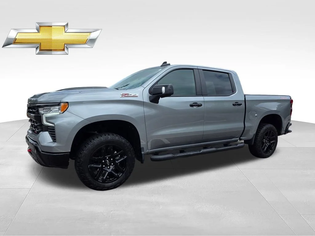 Used 2025 Sterling Gray Metallic Chevrolet LT Trail Boss image 2