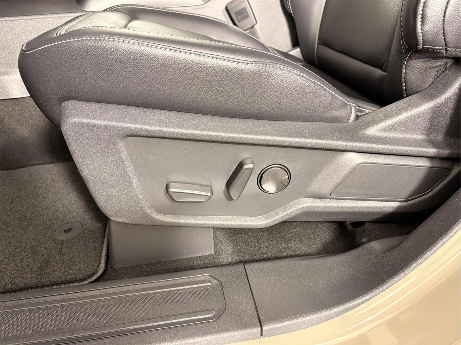 Used 2026 Marsh Gray Ford Outer Banks image 13