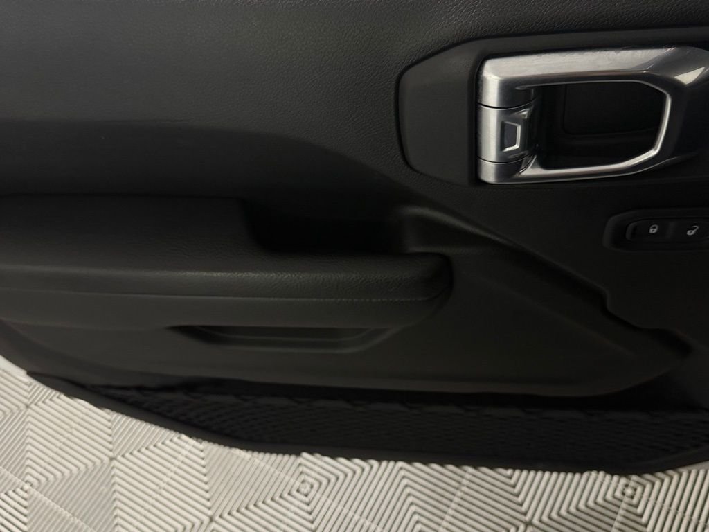 Used 2022 White Jeep Unlimited Sport S image 25