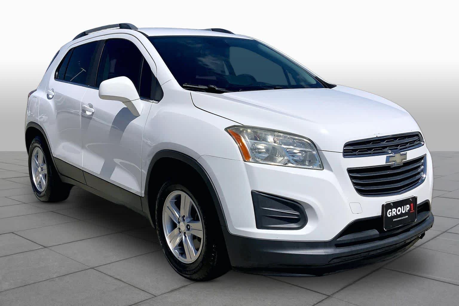 Used 2016 Summit White Chevrolet LT image 3