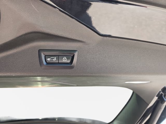 Used 2021 Black BMW xDrive40i image 17