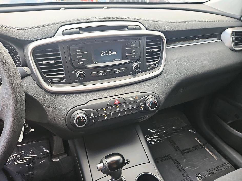 Used 2018 Snow White Pearl Kia LX V6 image 8