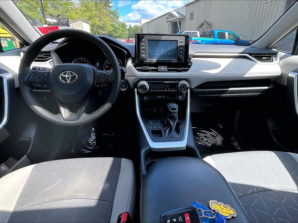Used 2020 Silver Sky Metallic Toyota XLE image 21