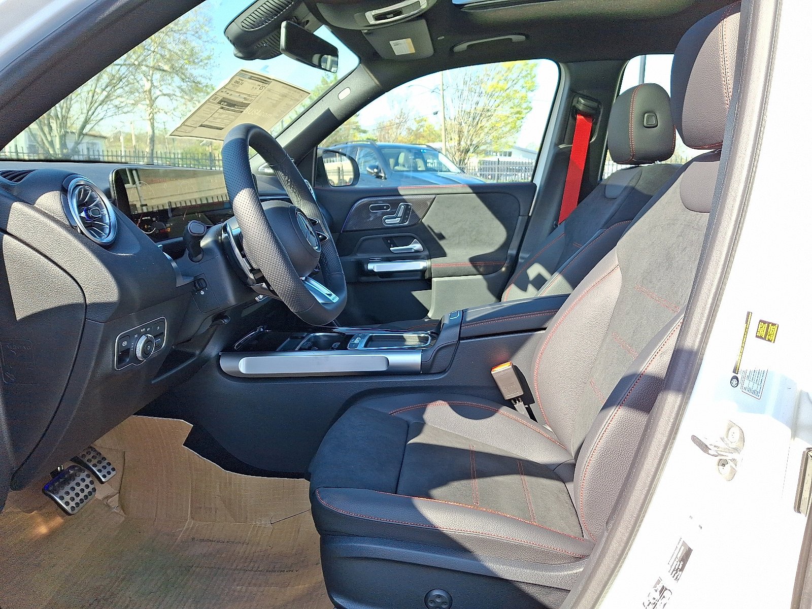New 2026 Polar White Mercedes-Benz AMG® GLB 35 4MATIC® SUV image 23