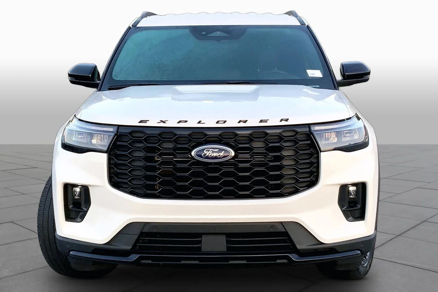 Used 2025 Star White Metallic Tri-Coat Ford ST-Line image 4