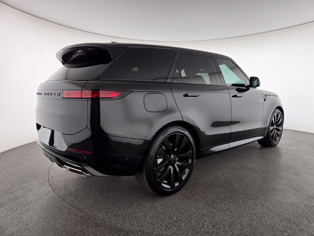 New 2026 Santorini Black Land Rover Dynamic SE image 2
