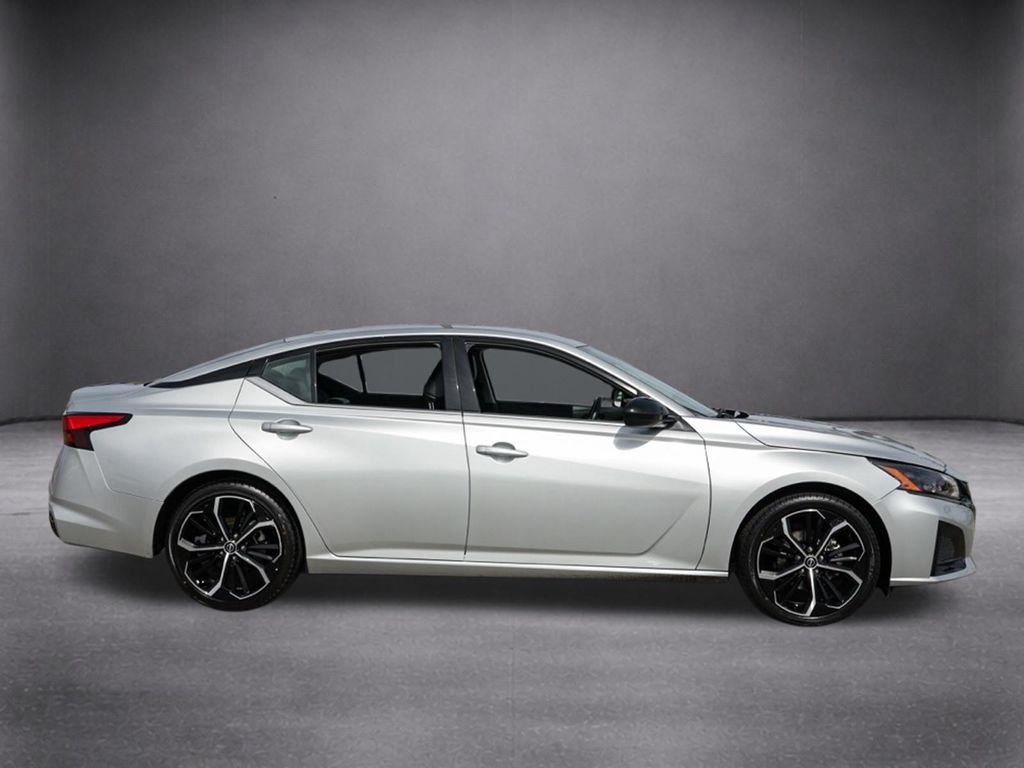 Used 2024 Silver Nissan 2.5 SR image 2