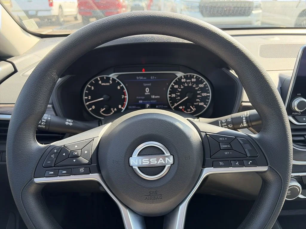 Used 2025 White Nissan 2.5 SV image 14