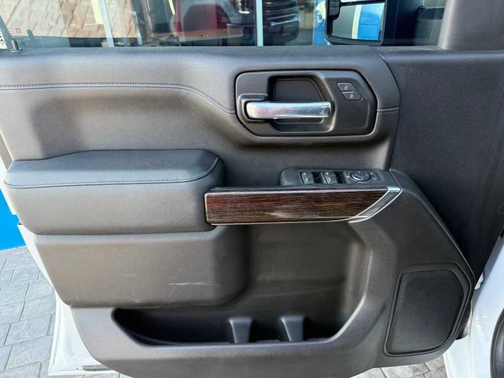 Used 2022 SUMMIT WHITE GMC SLE image 29