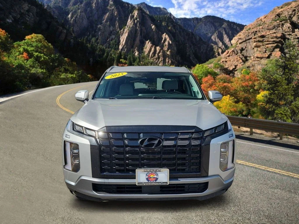 Used 2025 Silver Hyundai SEL image 6