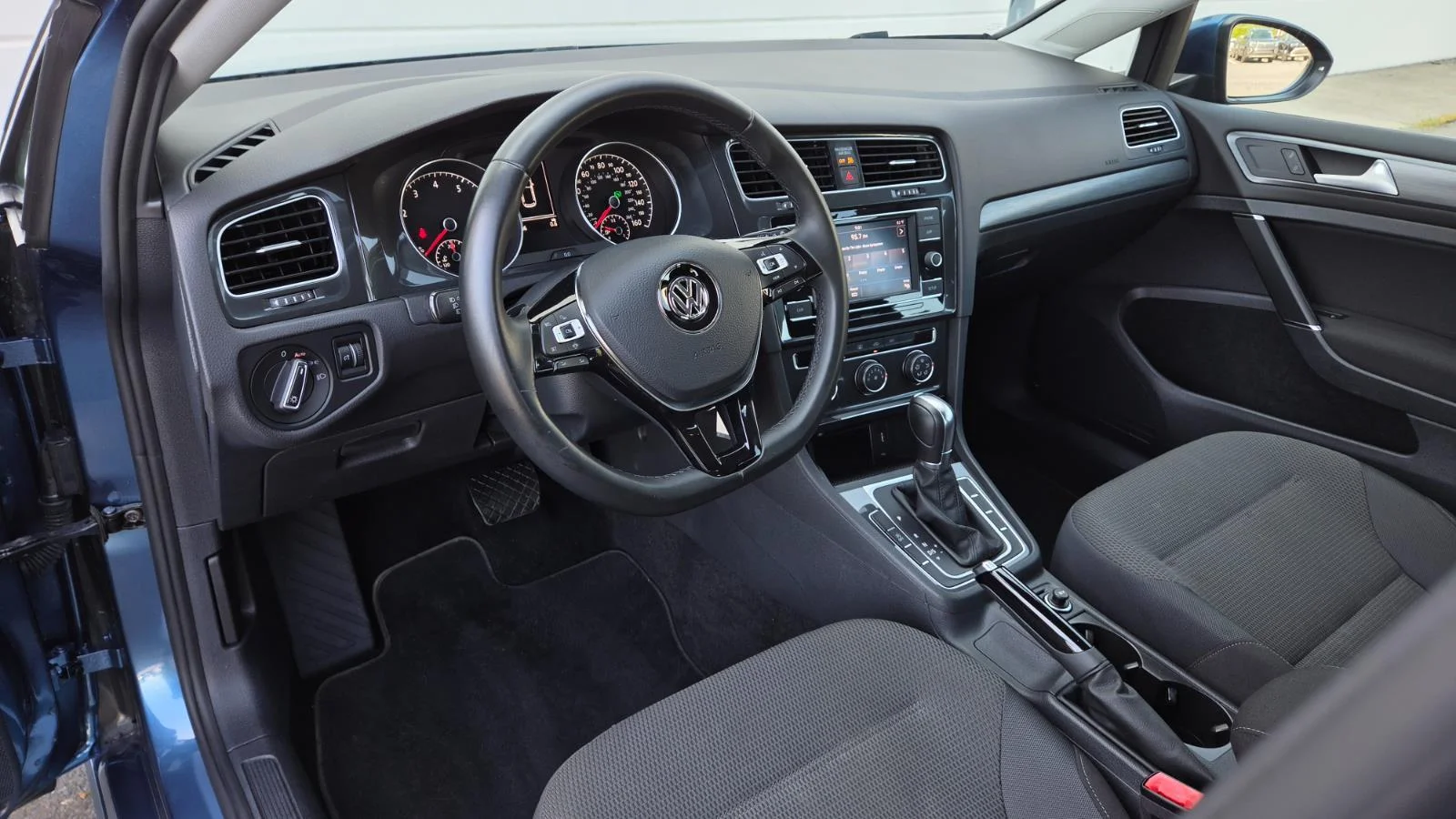 Used 2019 Silk Blue Metallic Volkswagen S image 27