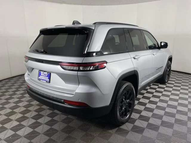 Used 2024 Silver Jeep Altitude X image 8