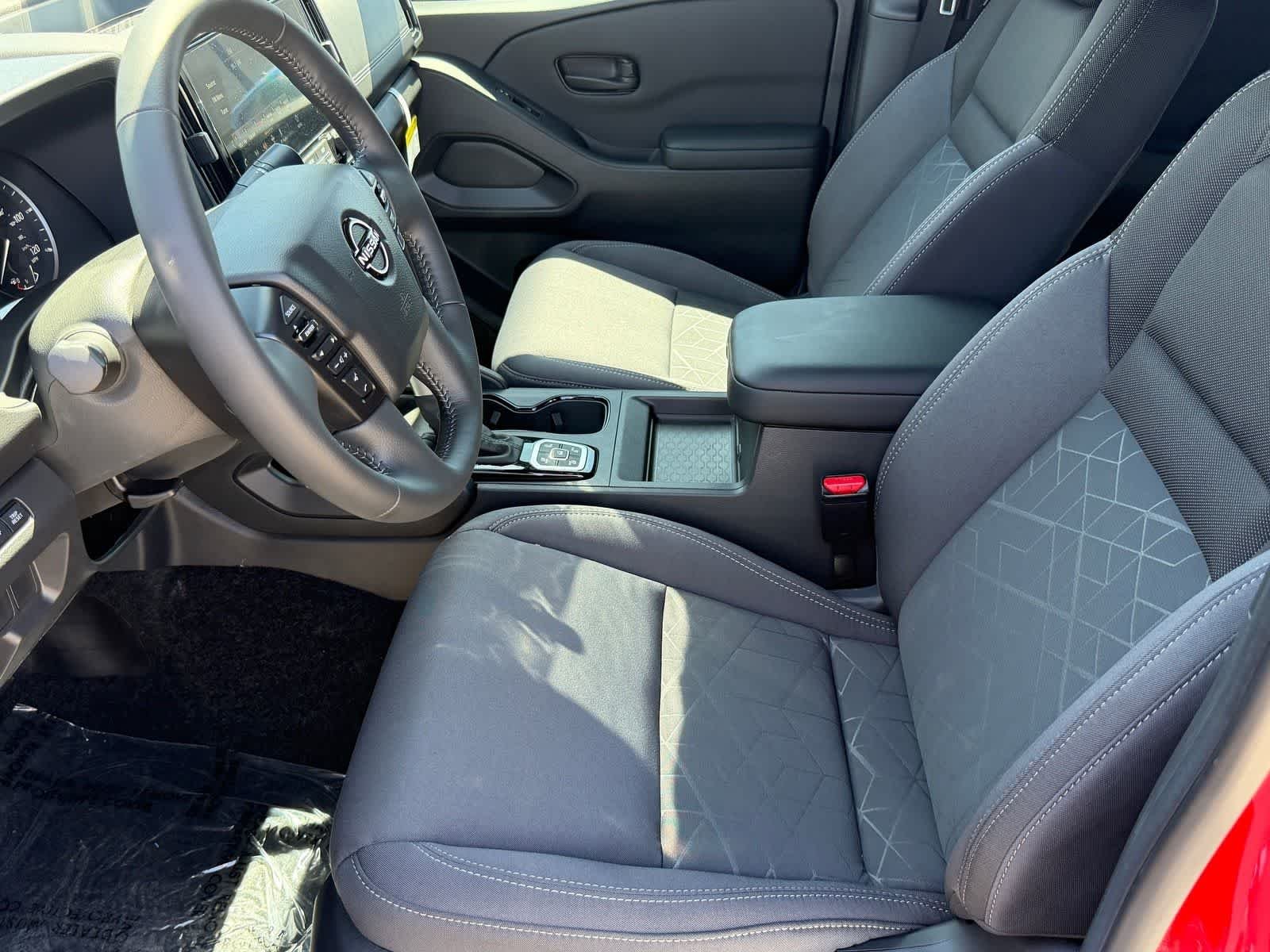Nueva imagen del Nissan Crew Cab SV 2026 Red Alert 2