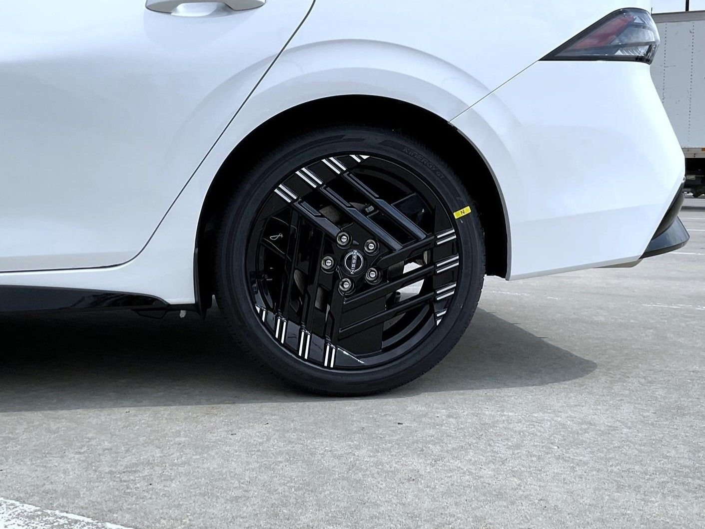 New 2026 Aspen White TriCoat / Super Black Two-tone Nissan SR image 23