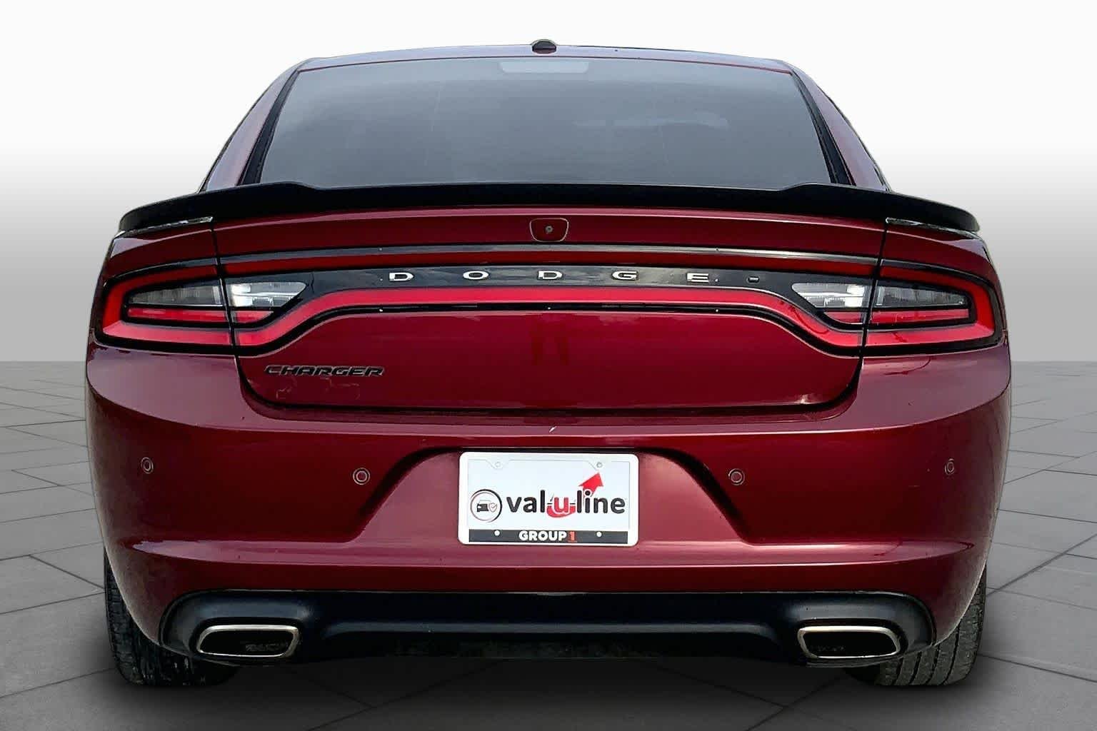 Used 2019 Octane Red Pearlcoat Dodge SXT image 5