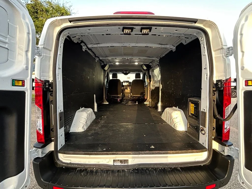 Used 2022 Oxford White Ford Base image 30
