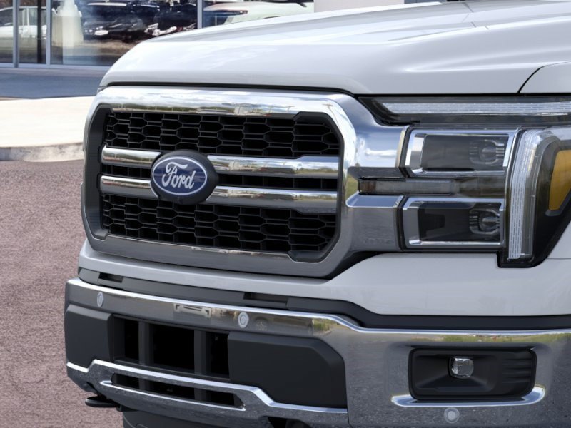 New 2026 Oxford White Ford LARIAT image 17