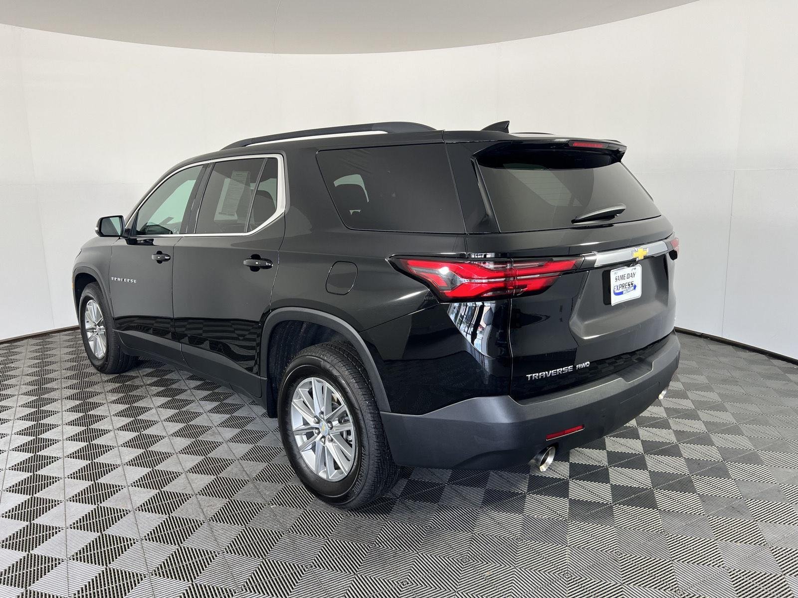 Used 2023 Mosaic Black Metallic Chevrolet LT Cloth image 29