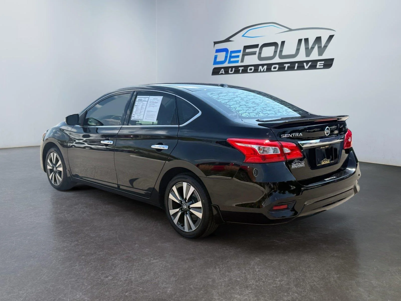 Used 2018 Super Black Nissan SL image 5