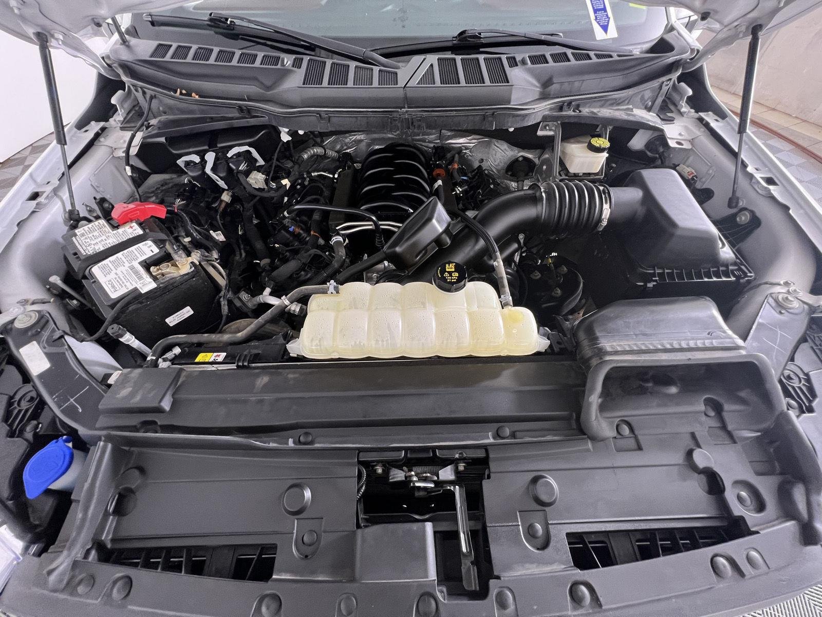 Used 2022 Star White Metallic Tri-Coat Ford LARIAT image 23