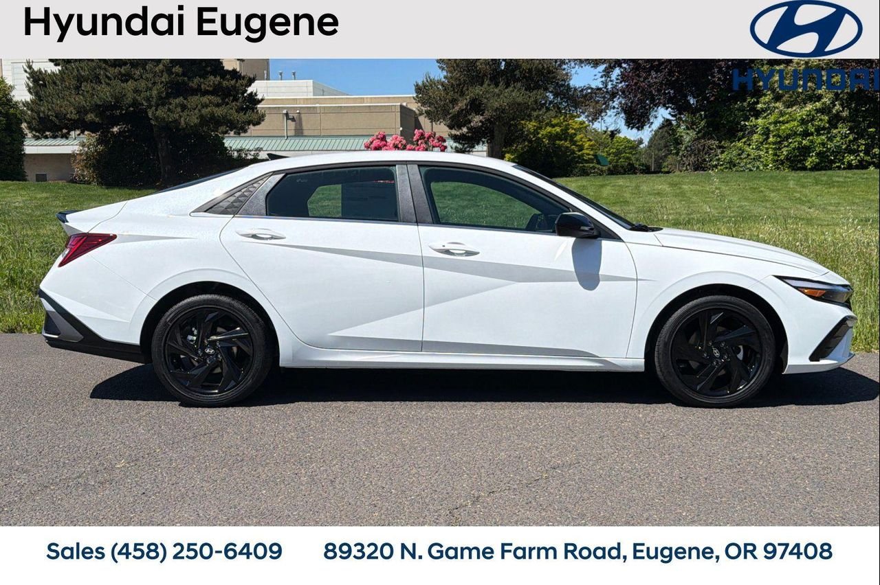 New 2026 White Hyundai SEL Sport Premium image 3