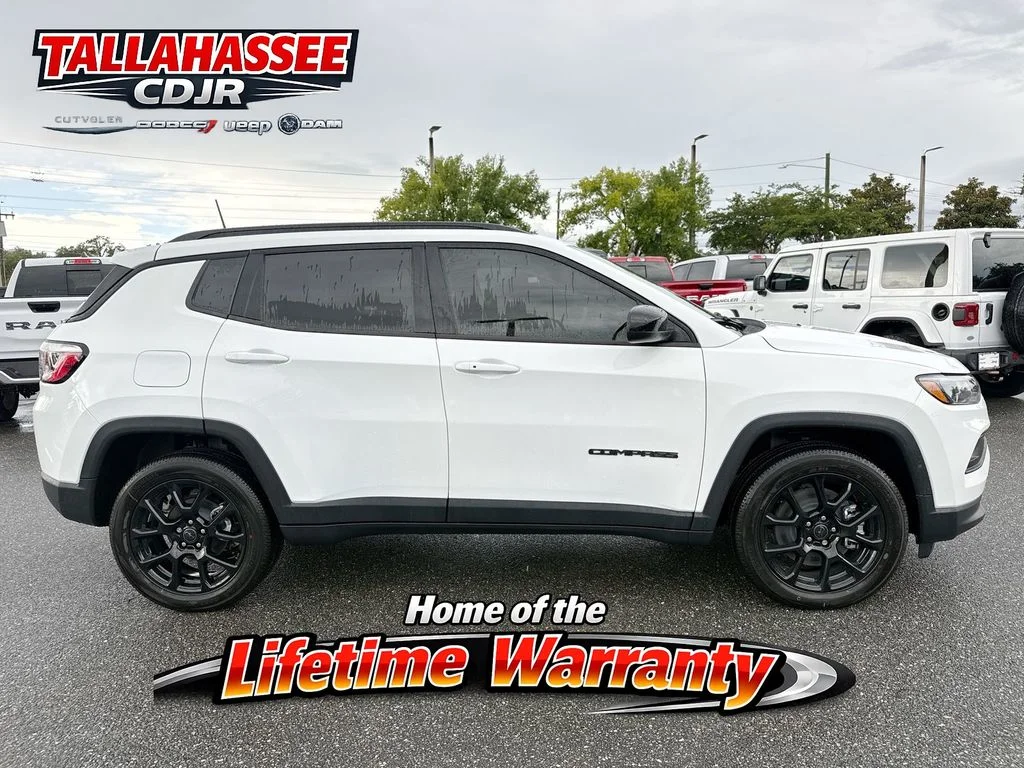 New 2026 Bright White Clear-Coat Exterior Paint Jeep Latitude image 2