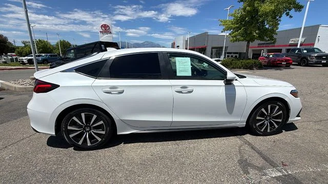 Used 2024 White Honda EX-L image 3