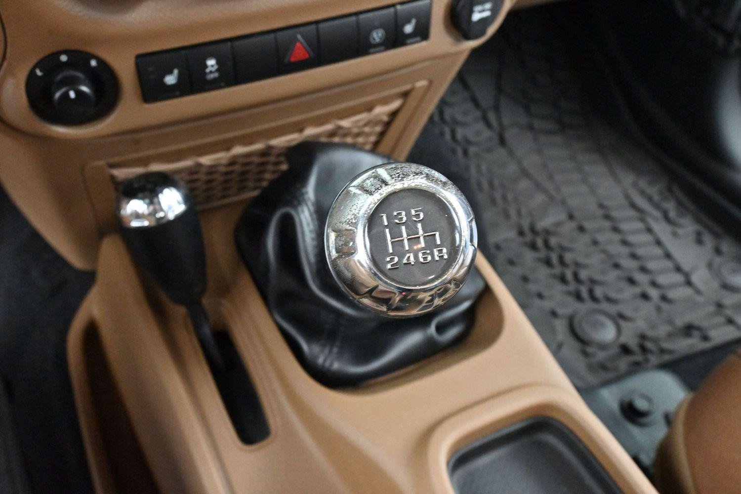 Used 2017 Billet Silver Metallic Clearcoat Jeep Sahara image 26