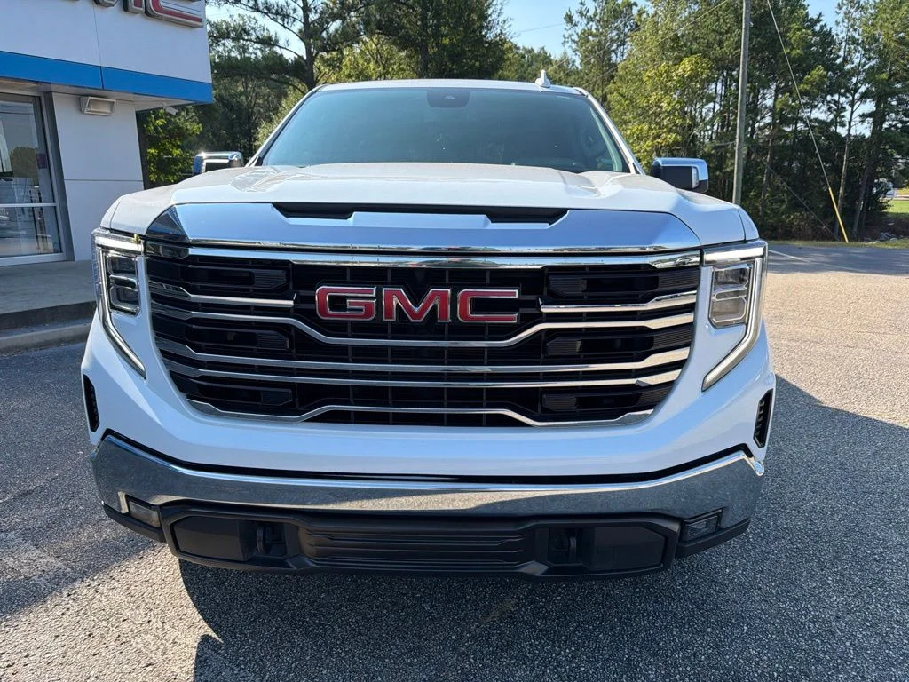 Used 2025 White GMC SLT image 8