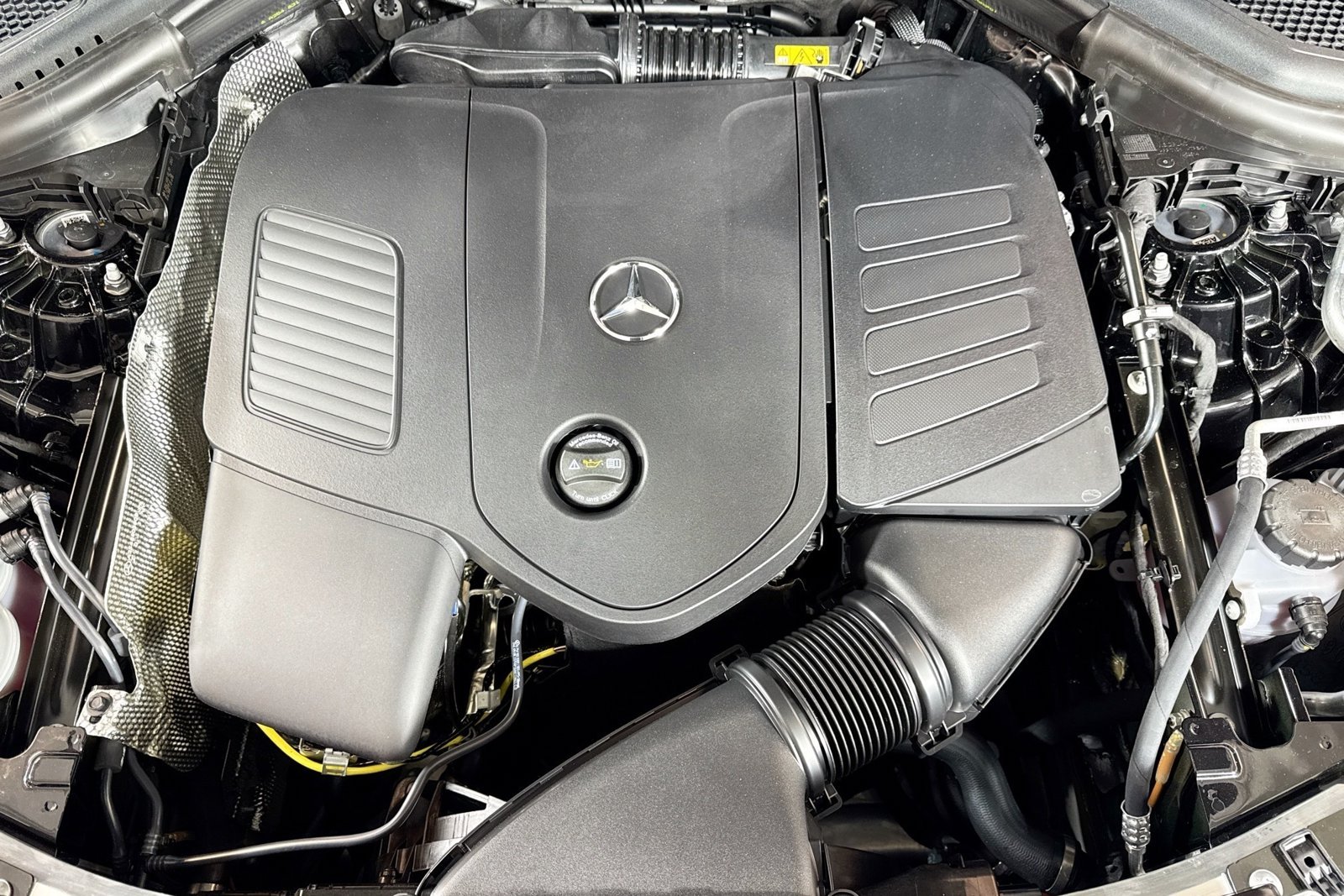 New 2026 Obsidian Black Metallic Mercedes-Benz GLC 300 image 28
