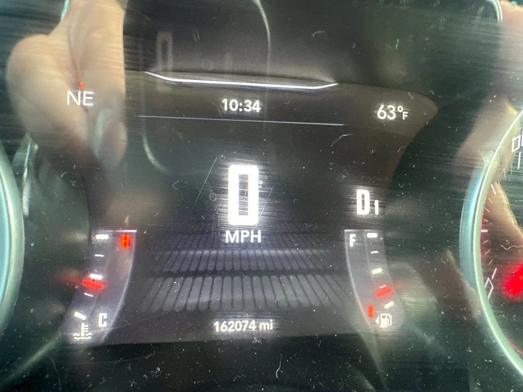 Used 2015 Pitch Black Clearcoat Dodge SXT image 19