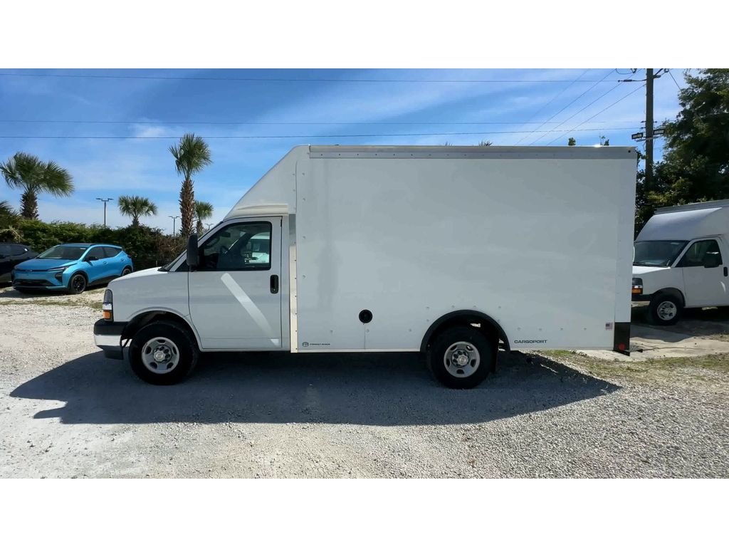 New 2025 Summit White Chevrolet 1WT image 5