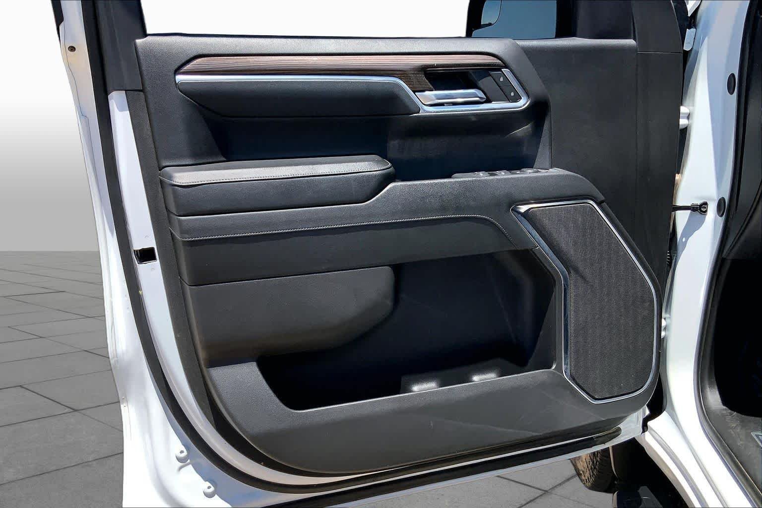 Used 2024 Summit White Chevrolet LT Trail Boss image 43