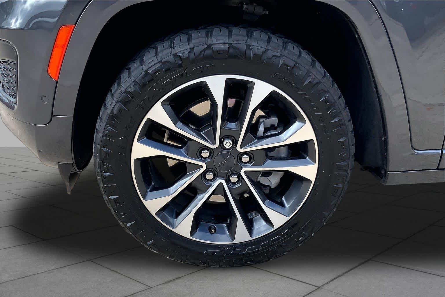 Used 2022 Baltic Gray Metallic Clearcoat Jeep Overland image 10