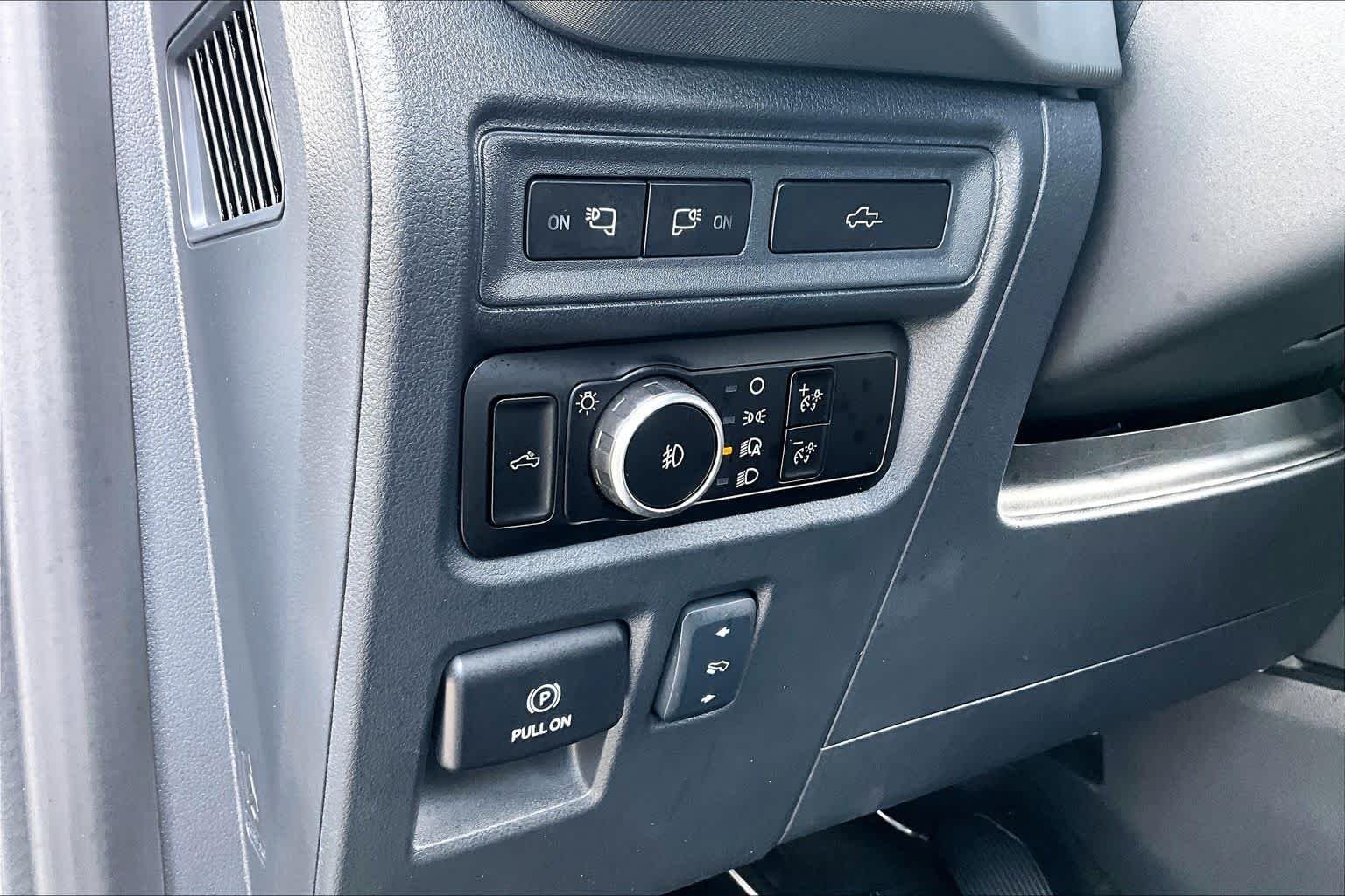 Used 2024 Oxford White Ford LARIAT image 36