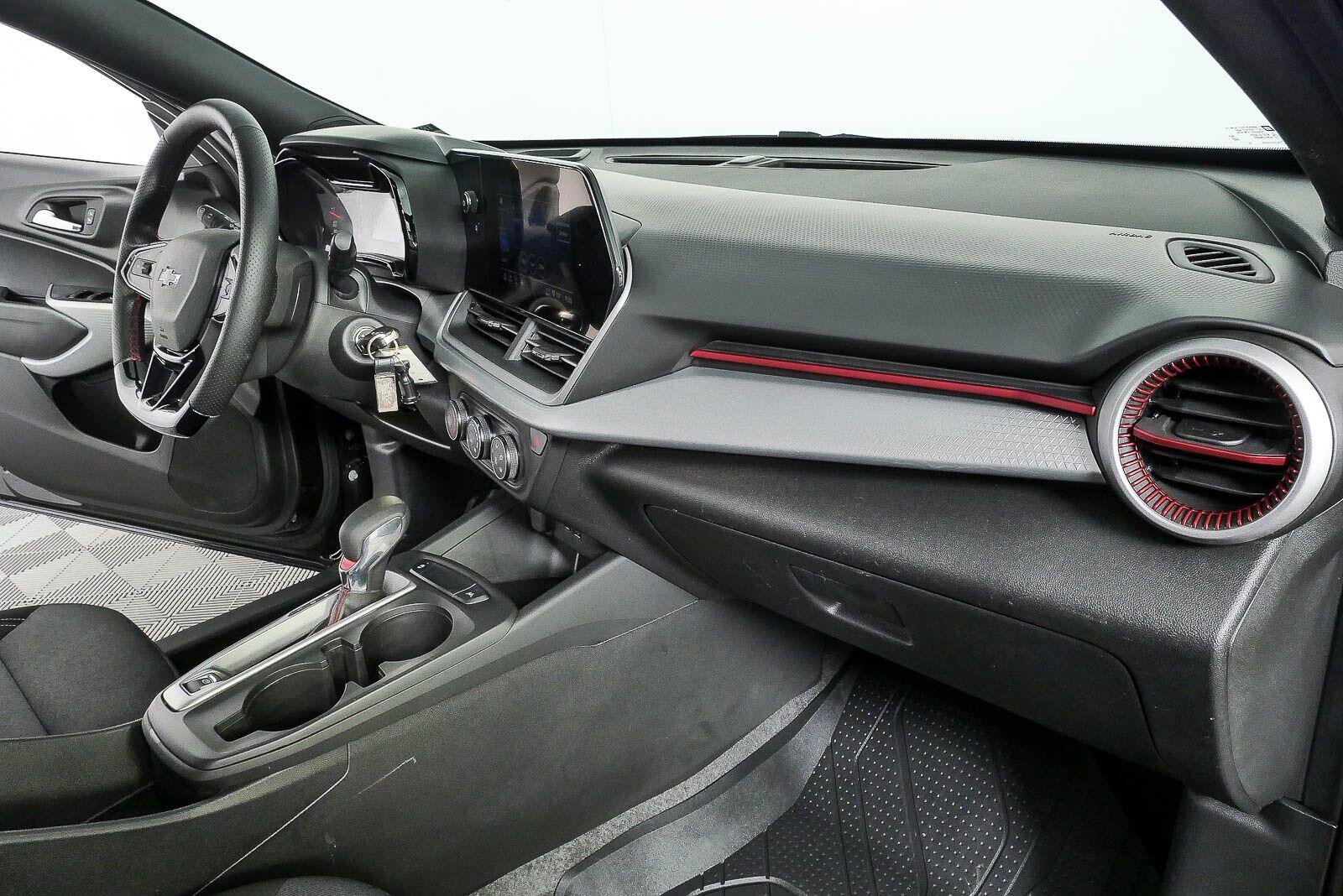 2025 Chevrolet Trax RS - Photo 21