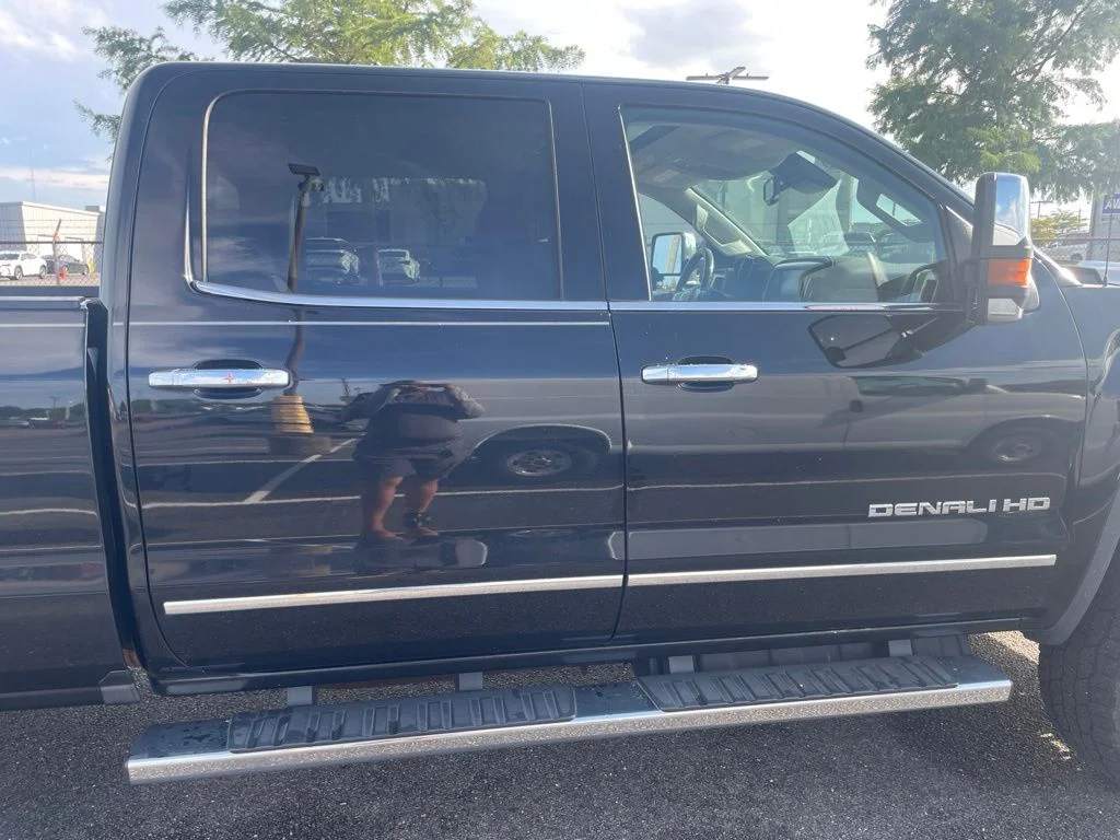 Used 2018 Black GMC Denali image 12