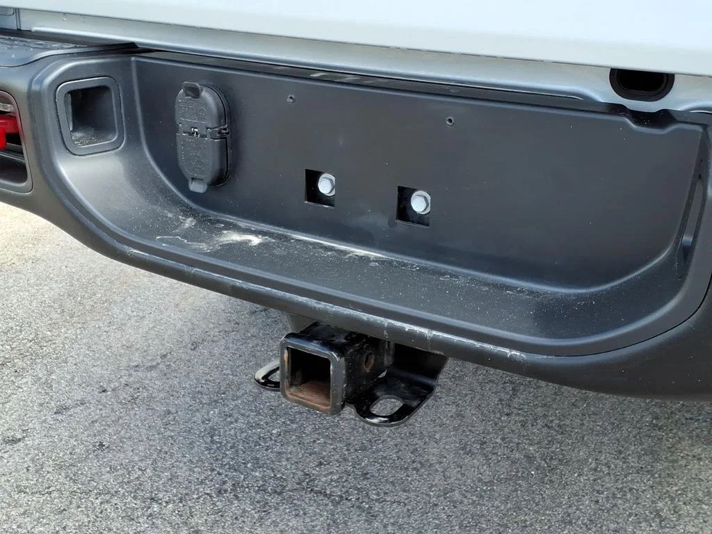 Used 2023 Silver Jeep Rubicon image 4