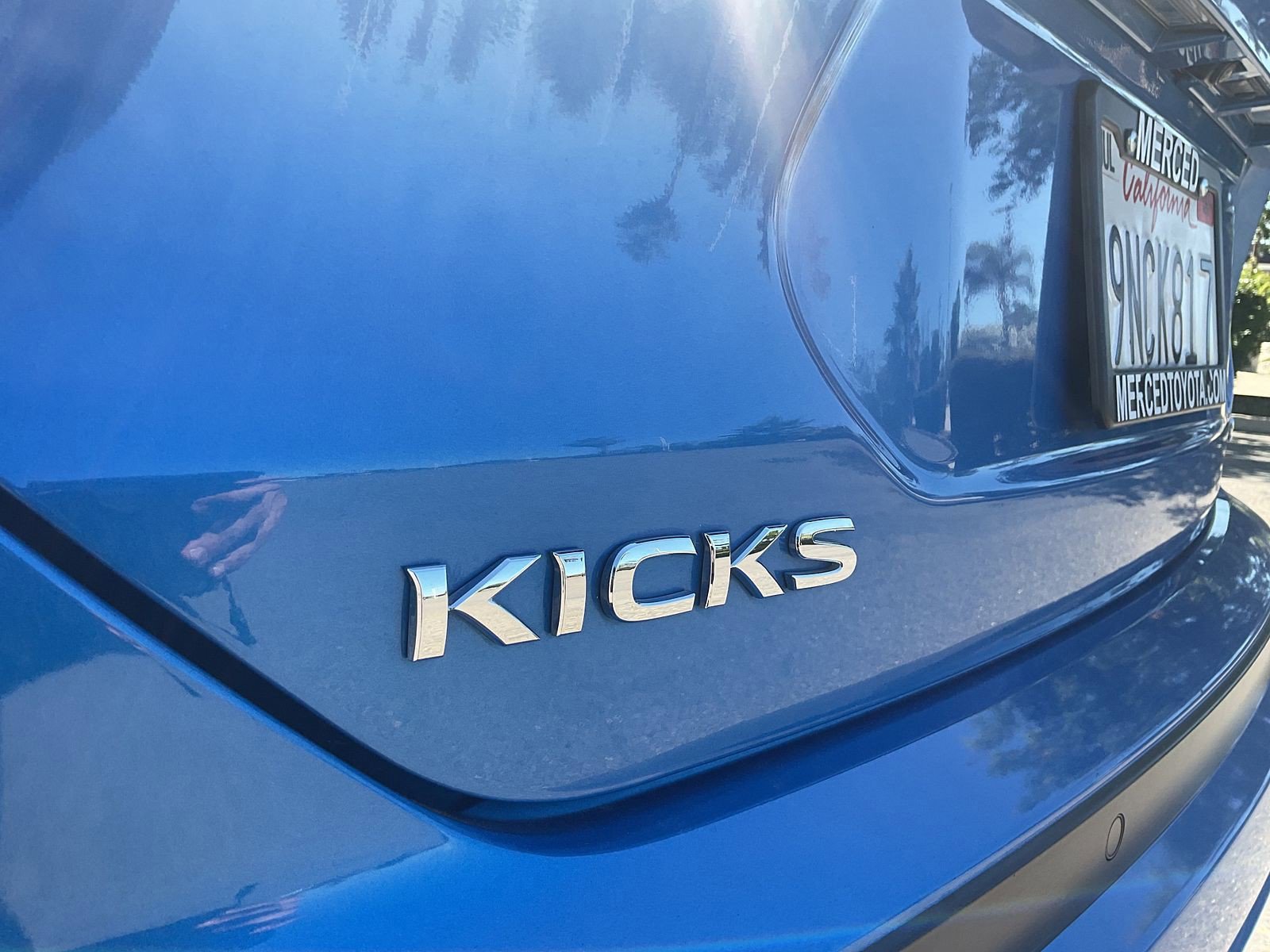 Used 2021 Electric Blue Metallic Nissan SV image 7
