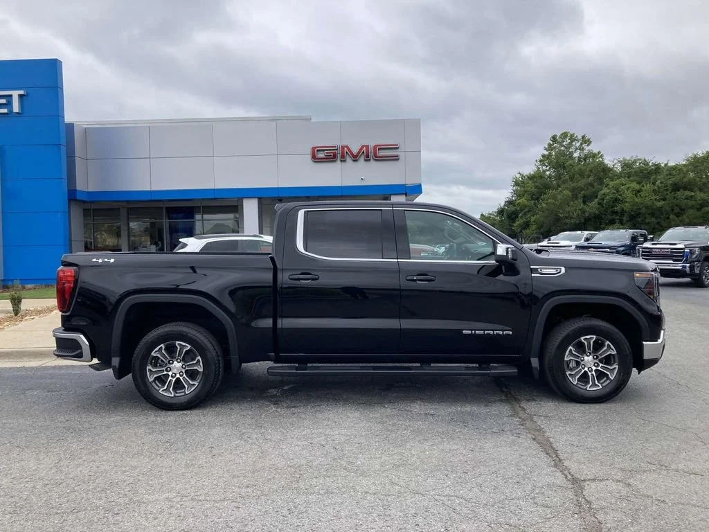 New 2026 Onyx Black GMC SLE image 2