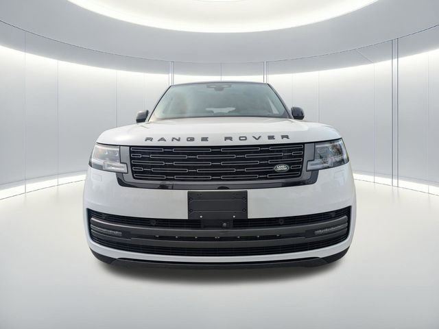 Used 2024 White Land Rover SE image 9