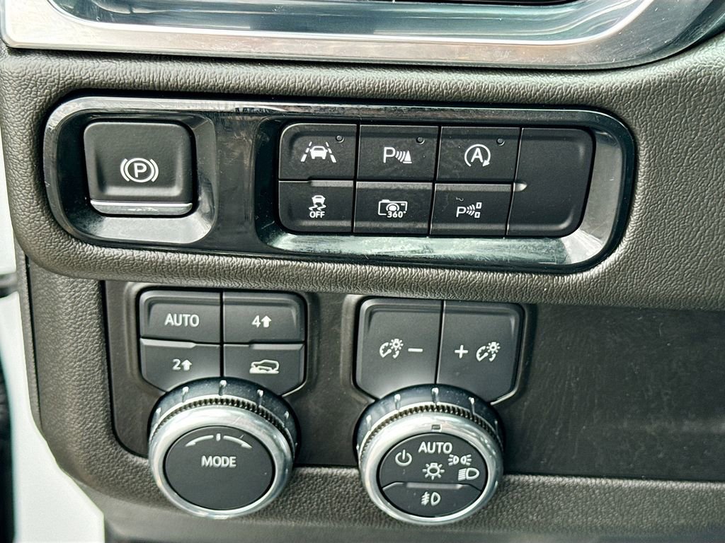 2025 GMC Yukon XL Denali - Photo 10