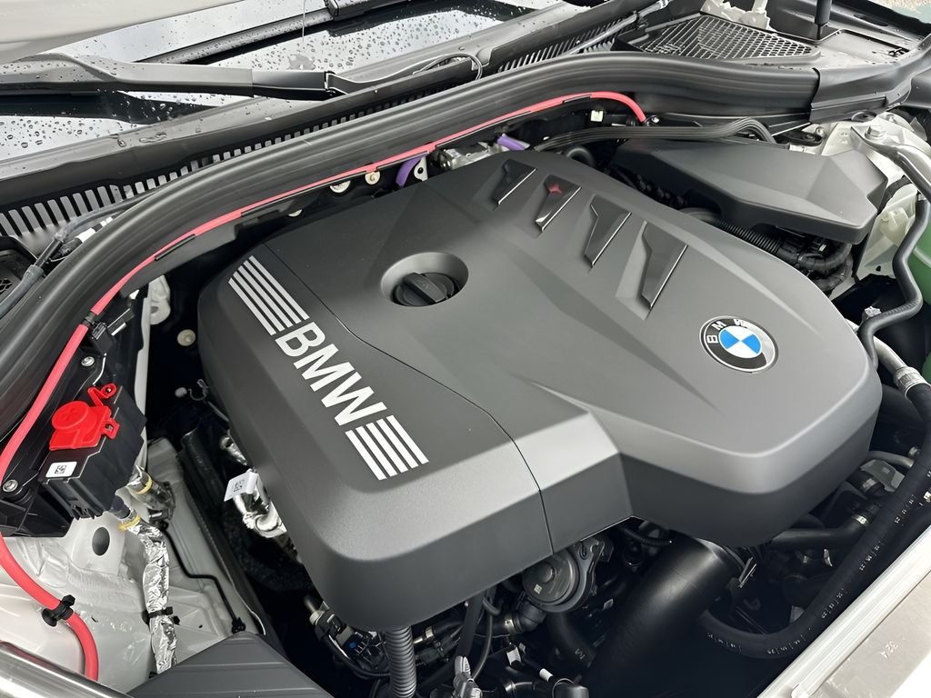 New 2026 Alpine White BMW 30 xDrive image 30