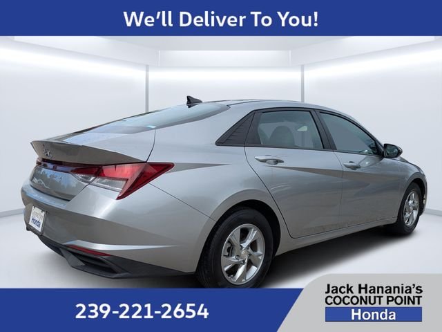 Used 2022 Silver Hyundai SE image 3