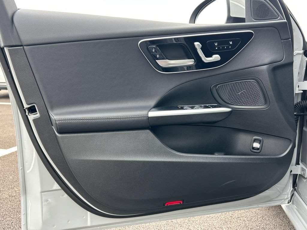New 2026 MANUFAKTUR Alpine Grey Mercedes-Benz C 300 image 47