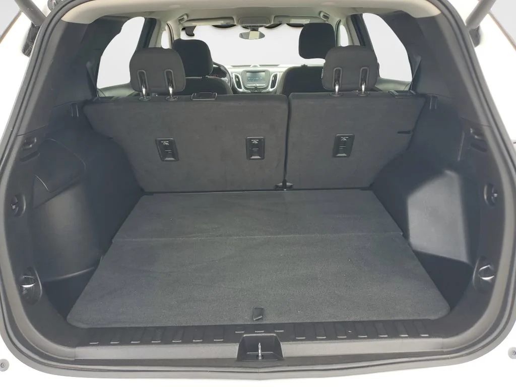 Used 2018 IRIDESCENT PEARL TRICOAT Chevrolet LT image 9